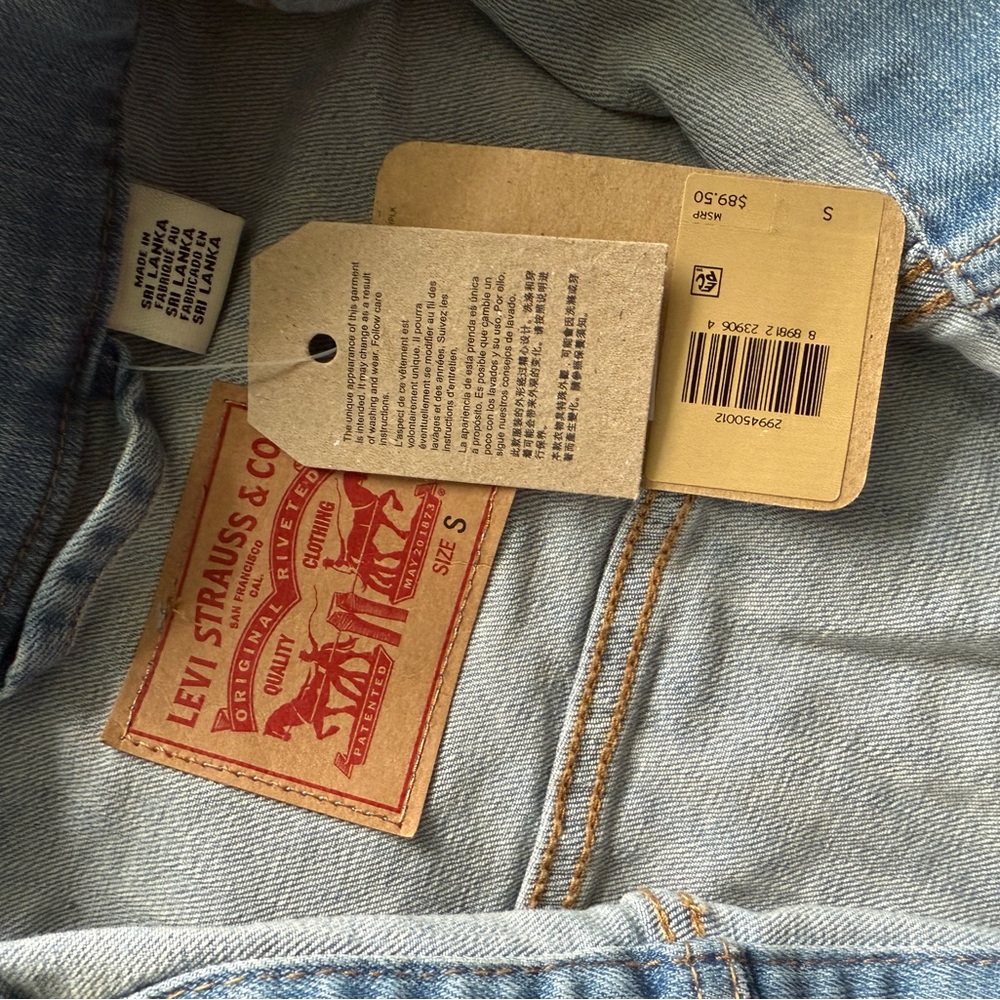 Levi's Classic Blue Denim Jacket - Picture 2 of 2